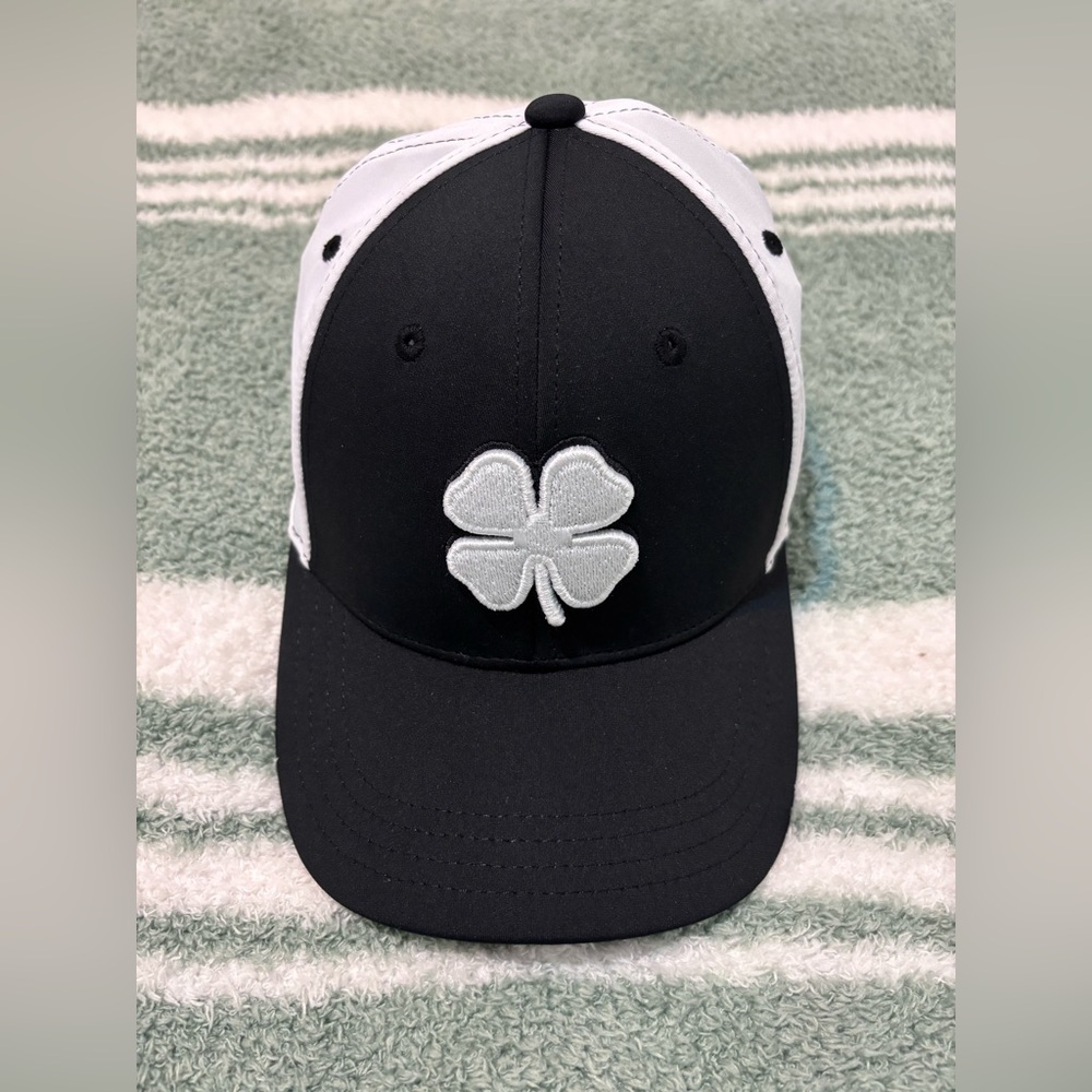 Black Clover 🍀 Live Lucky black golf lid with white clover patch